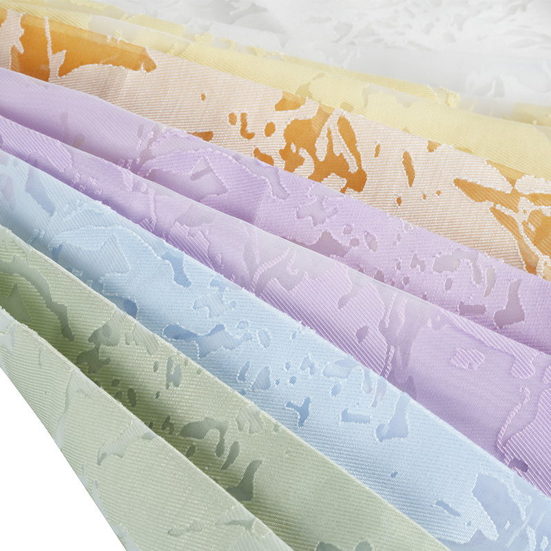 Tissu RT avec des fleurs brûlées