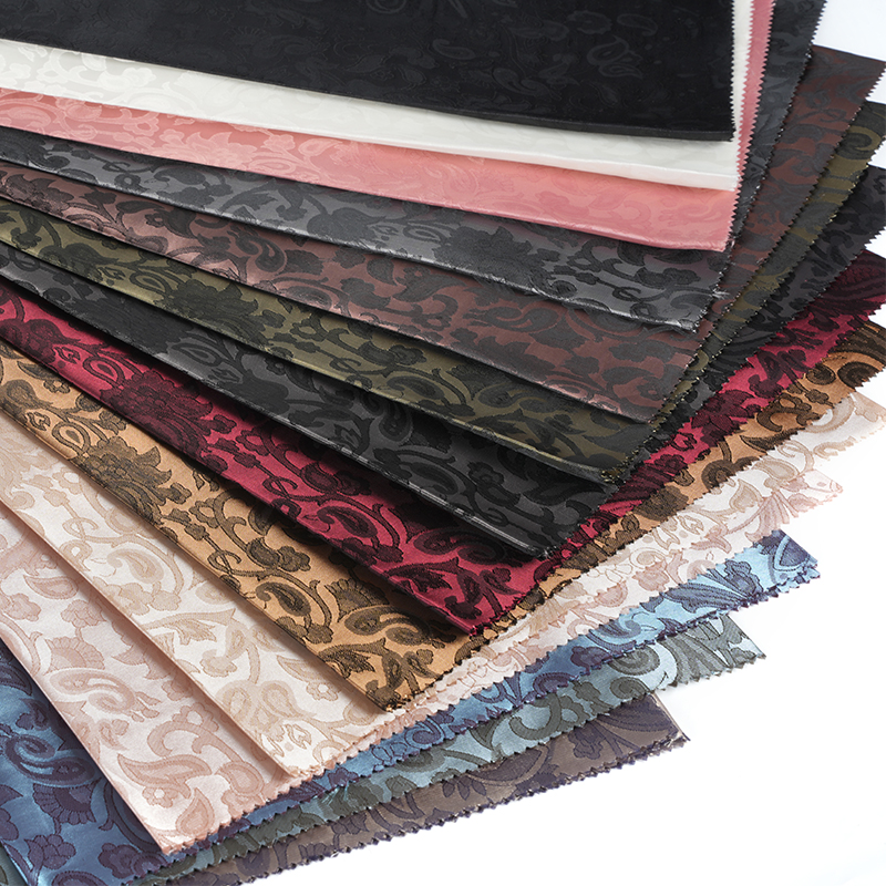 Jacquard fleur de luth festonné en polyester