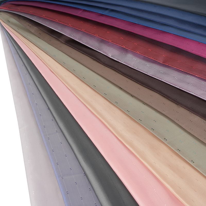 Jacquard à rayures ondulées en filament blanc de polyester