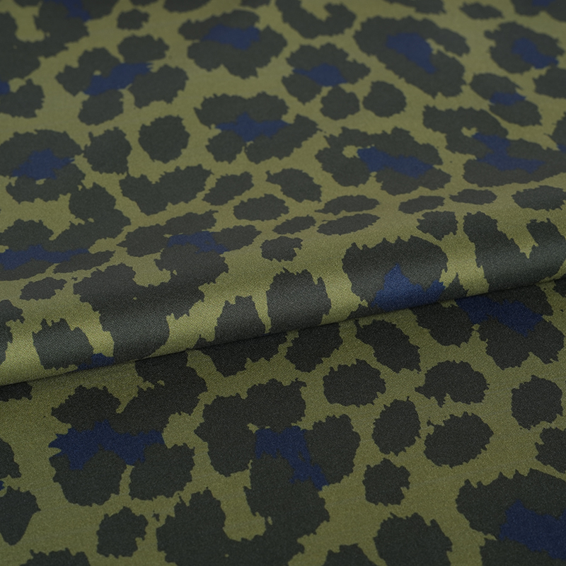 Tissu pongé très extensible 230T à grand imprimé léopard